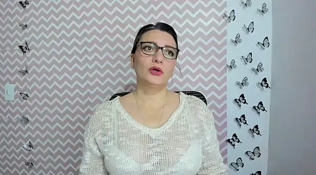 Amie Adams82  online show from 12.17.24