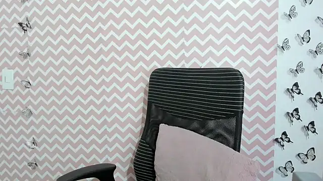 Amie Adams82  online show from 02.07.25