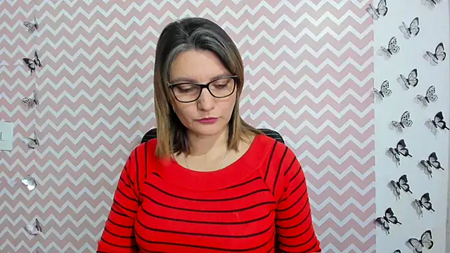 Amie Adams82  online show from 02.22.25