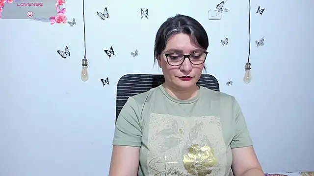 Amie Adams82  online show from 04.25.26