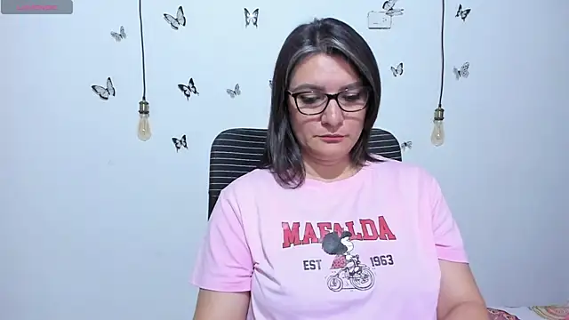 Amie Adams82  online show from 04.27.26