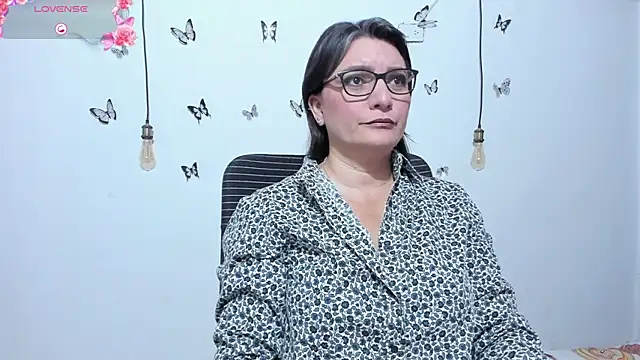 Amie Adams82  online show from 04.28.26