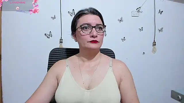 Amie Adams82  online show from 06.15.26