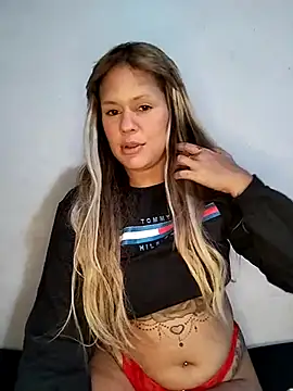 Snapshot of perolaar chatting on 02.18.25 perolaar online show from 02.18.25