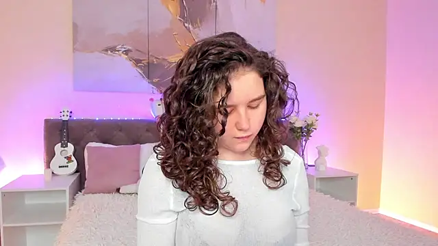 Snapshot of Ariella_Sol chatting on 12.18.24 Ariella Sol online show from 12.18.24
