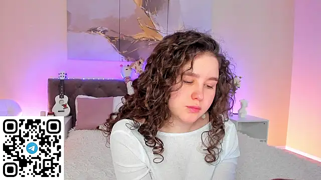 Snapshot of Ariella_Sol chatting on 12.18.24 Ariella Sol online show from 12.18.24