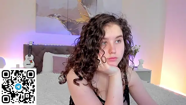 Snapshot of Ariella_Sol chatting on 12.27.24 Ariella Sol online show from 12.27.24