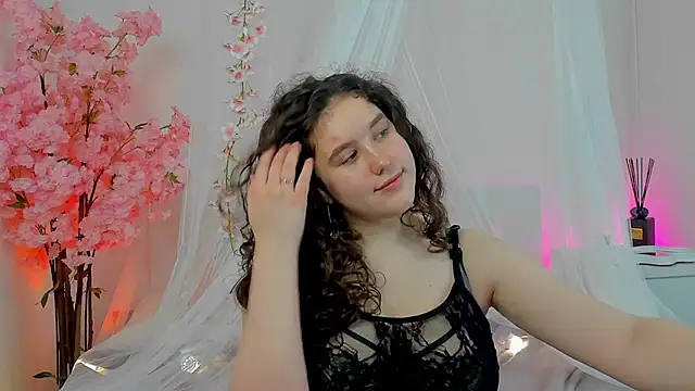 Snapshot of Ariella_Sol chatting on 01.08.25 Ariella Sol online show from 01.08.25
