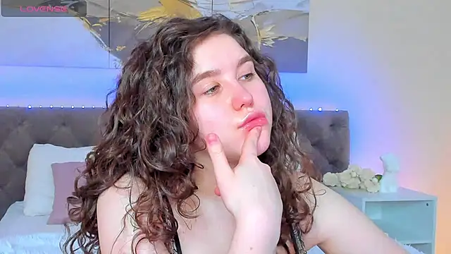 Snapshot of Ariella_Sol chatting on 01.18.25 Ariella Sol online show from 01.18.25