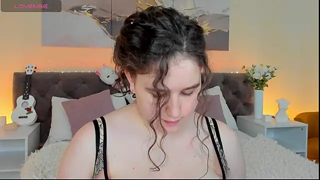 Snapshot of Ariella_Sol chatting on 01.22.25 Ariella Sol online show from 01.22.25