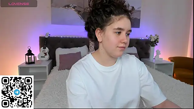 Snapshot of Ariella_Sol chatting on 01.28.25 Ariella Sol online show from 01.28.25