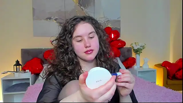 Snapshot of Ariella_Sol chatting on 02.17.25 Ariella Sol online show from 02.17.25