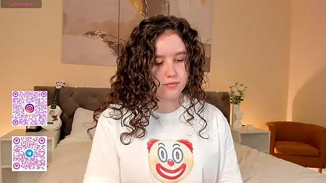 Snapshot of Ariella_Sol chatting on 09.19.25 Ariella Sol online show from 09.19.25