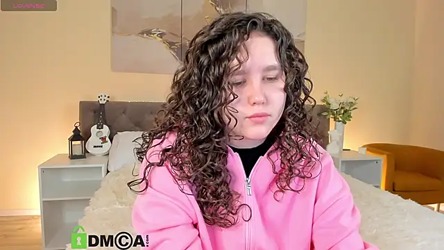 Snapshot of Ariella_Sol chatting on 10.05.25 Ariella Sol online show from 10.05.25