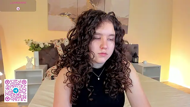 Snapshot of Ariella_Sol chatting on 06.06.26 Ariella Sol online show from 06.06.26