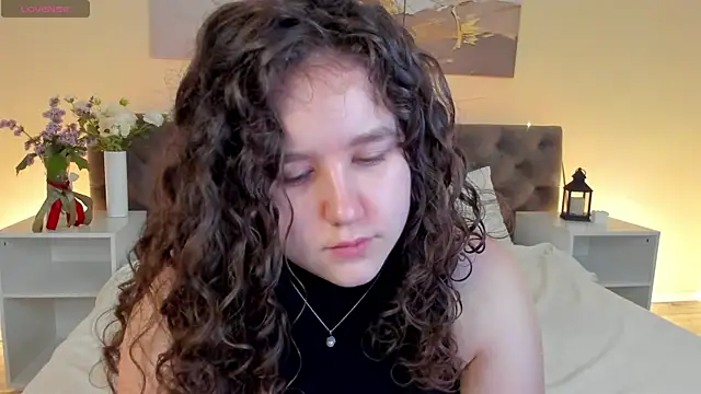 Snapshot of Ariella_Sol chatting on 06.15.26 Ariella Sol online show from 06.15.26