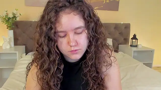 Snapshot of Ariella_Sol chatting on 06.18.26 Ariella Sol online show from 06.18.26