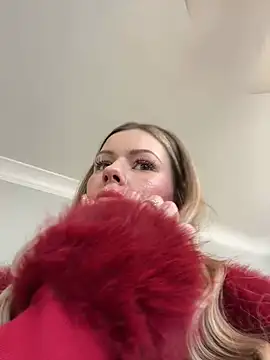 Snapshot of LoveShae_ chatting on 12.18.24 LoveShae online show from 12.18.24