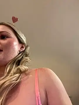 Snapshot of LoveShae_ chatting on 02.15.25 LoveShae online show from 02.15.25