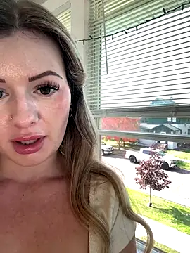 Snapshot of LoveShae_ chatting on 10.03.25 LoveShae online show from 10.03.25