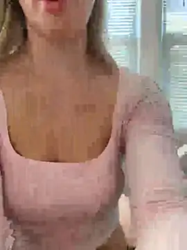 Snapshot of LoveShae_ chatting on 11.05.25 LoveShae online show from 11.05.25