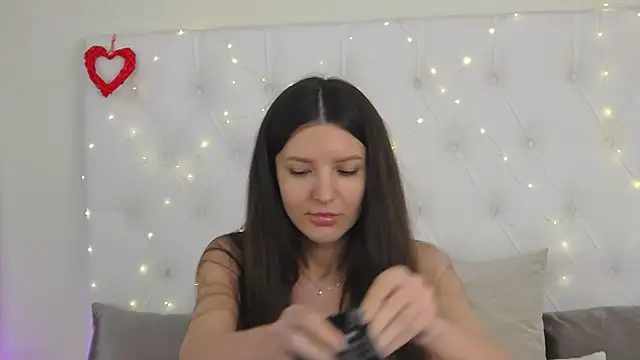 Snapshot of --Daniella- chatting on 11.18.25 --Daniella- online show from 11.18.25