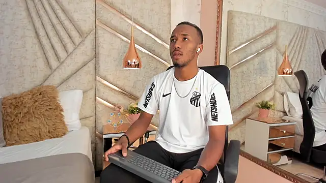 Snapshot of JamesParck chatting on 01.09.25 JamesParck online show from 01.09.25