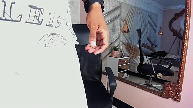 Snapshot of JamesParck chatting on 01.19.25 JamesParck online show from 01.19.25