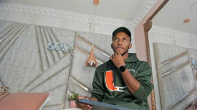 Snapshot of JamesParck chatting on 02.19.25 JamesParck online show from 02.19.25