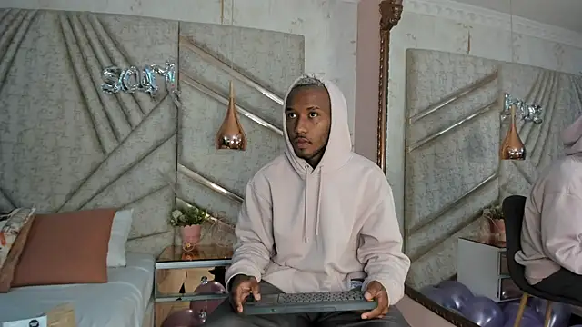 Snapshot of JamesParck chatting on 02.20.25 JamesParck online show from 02.20.25