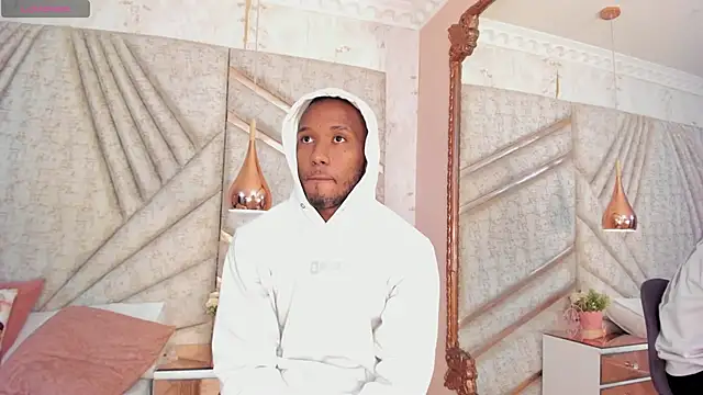 Snapshot of JamesParck chatting on 03.07.25 JamesParck online show from 03.07.25