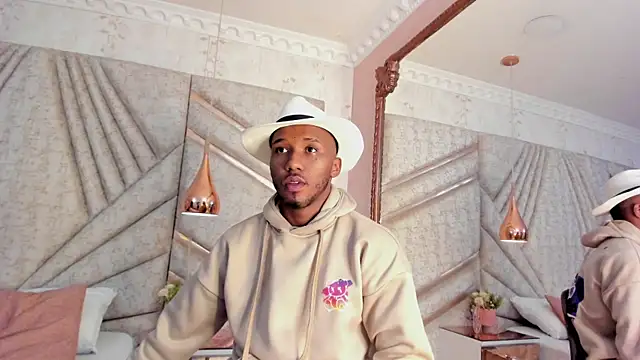 Snapshot of JamesParck chatting on 03.17.25 JamesParck online show from 03.17.25