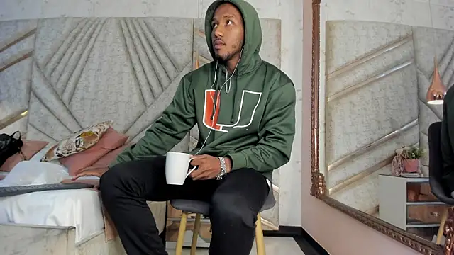 Snapshot of JamesParck chatting on 03.19.25 JamesParck online show from 03.19.25