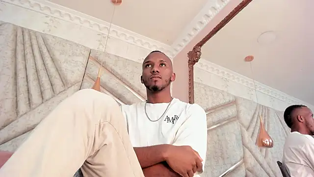 Snapshot of JamesParck chatting on 03.22.25 JamesParck online show from 03.22.25