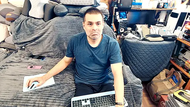 Snapshot of ClampMaster chatting on 10.18.25 ClampMaster online show from 10.18.25