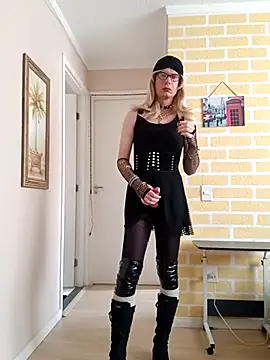 Snapshot of cdzinhasusan chatting on 10.04.25 cdzinhasusan online show from 10.04.25