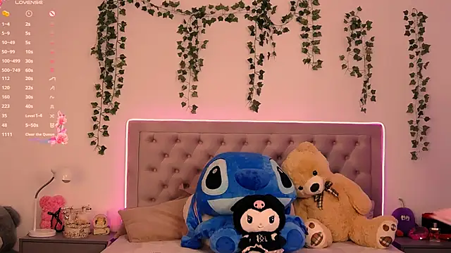 Snapshot of LaylaBrown chatting on 02.08.25 LaylaBrown online show from 02.08.25