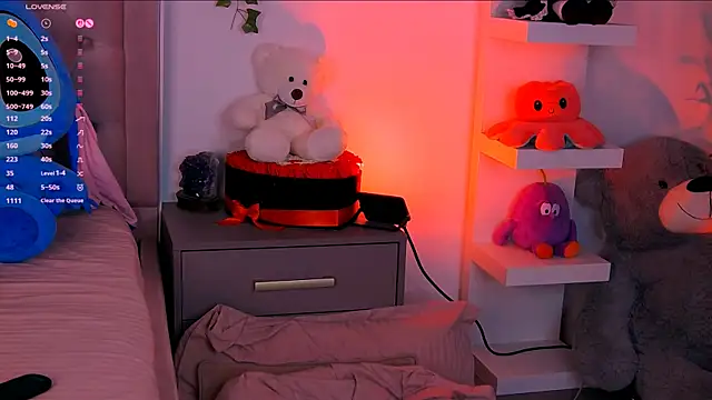 Snapshot of LaylaBrown chatting on 10.08.25 LaylaBrown online show from 10.08.25