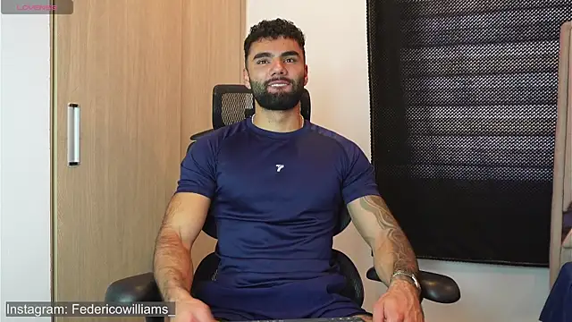 Snapshot of Derek_w chatting on 11.07.25 Derek w online show from 11.07.25