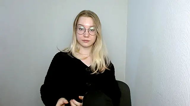 cindi hot online show from 03.18.25