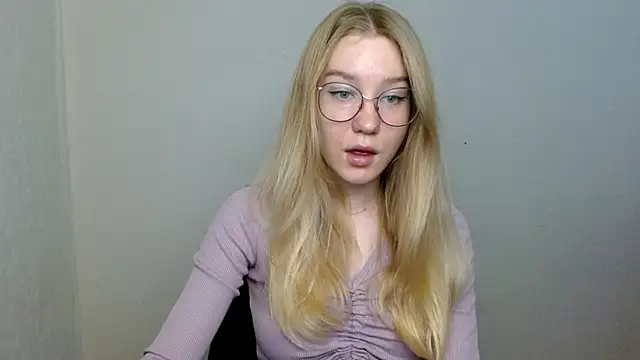 Snapshot of cindi_hot chatting on 11.10.25 cindi hot online show from 11.10.25