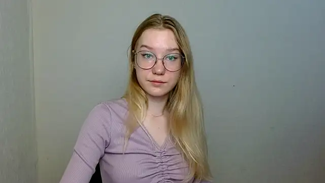 Snapshot of cindi_hot chatting on 11.15.25 cindi hot online show from 11.15.25