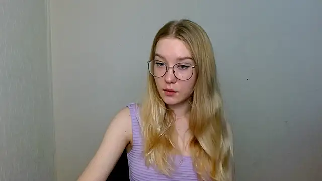 Snapshot of cindi_hot chatting on 11.25.25 cindi hot online show from 11.25.25