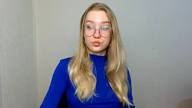 Snapshot of cindi_hot chatting on 11.26.25 cindi hot online show from 11.26.25