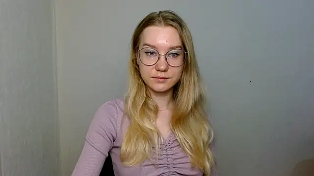 Snapshot of cindi_hot chatting on 11.27.25 cindi hot online show from 11.27.25