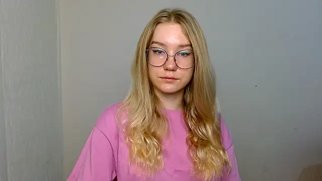 Snapshot of cindi_hot chatting on 11.28.25 cindi hot online show from 11.28.25