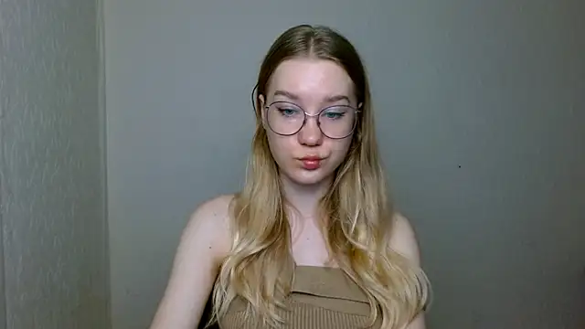 Snapshot of cindi_hot chatting on 12.01.25 cindi hot online show from 12.01.25