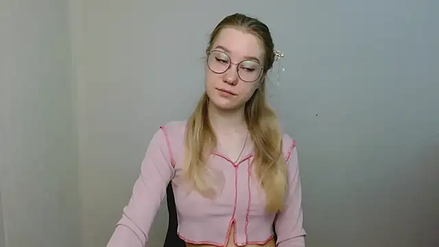 Snapshot of cindi_hot chatting on 01.10.26 cindi hot online show from 01.10.26