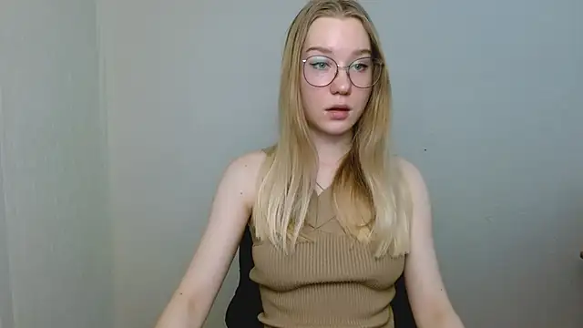 Snapshot of cindi_hot chatting on 01.14.26 cindi hot online show from 01.14.26