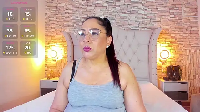 Snapshot of Gina_Myers chatting on 02.25.25 Gina Myers online show from 02.25.25